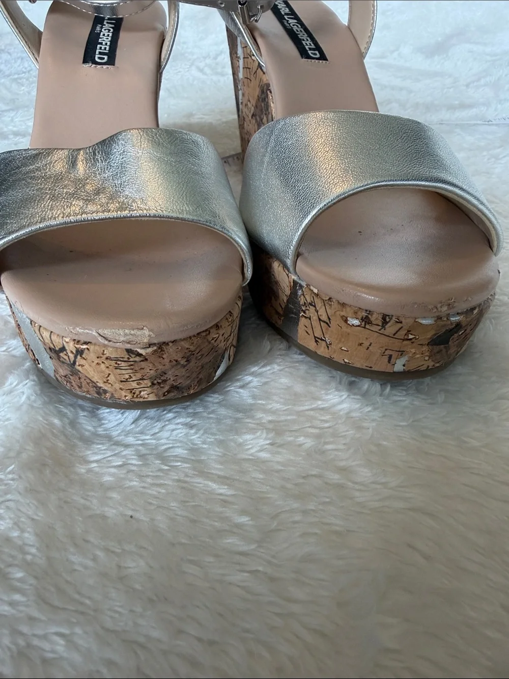 Karl Lagerfeld Carin Wedge Sandal In Silver Leather | Size 8M